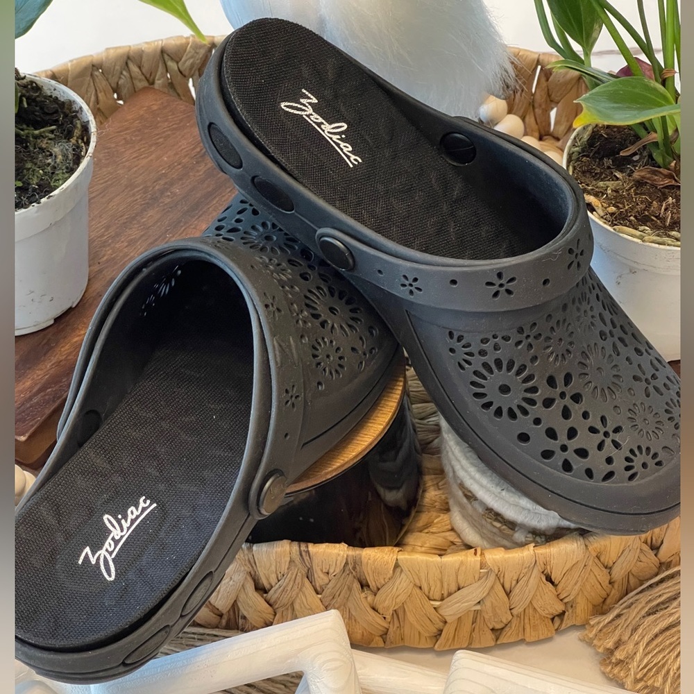 ZODIAC Swivel Strap Clogs-Floral In Black 9M - Picture 12 of 12